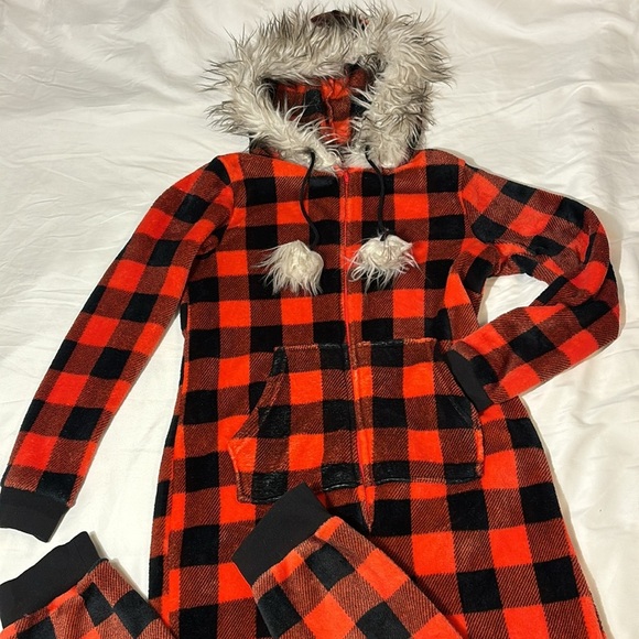 Holiday Time Red & Black Onesie Buffalo Plaid One Piece Pajamas - size M - Picture 2 of 11